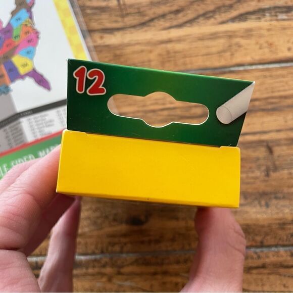 Crayola Lot of Chalk and Maps of the USA - Picture 4 of 5